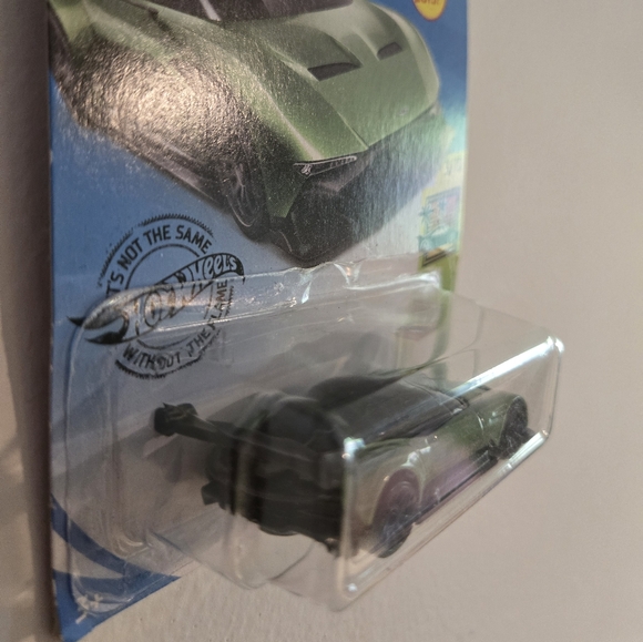 Aston Martin Vulcan Hot Wheels Exotics Series 3/10 Metallic Green - Picture 4 of 6